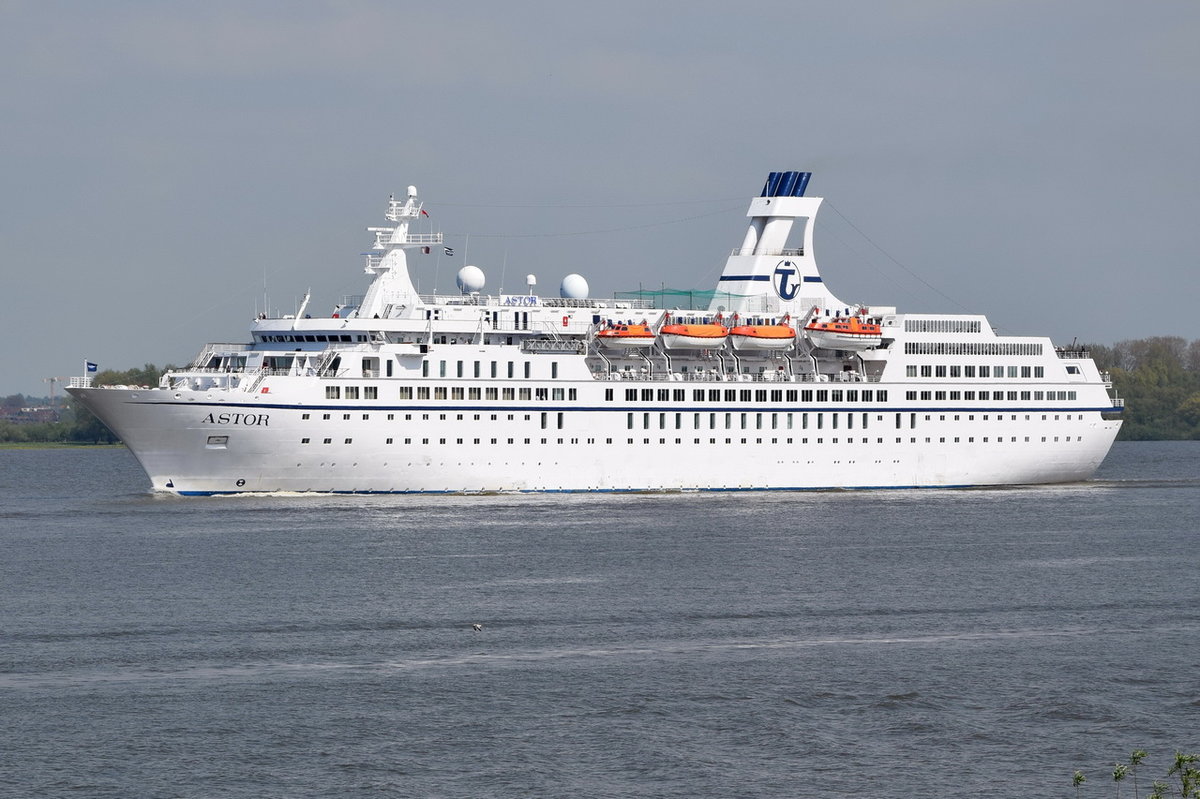 ASTOR , Kteuzfahrtschiff , IMO 	8506373 , Baujahr 1987 , 176.25 × 22.6m , 578 Passagiere , 07.05.2017 Grünendeich