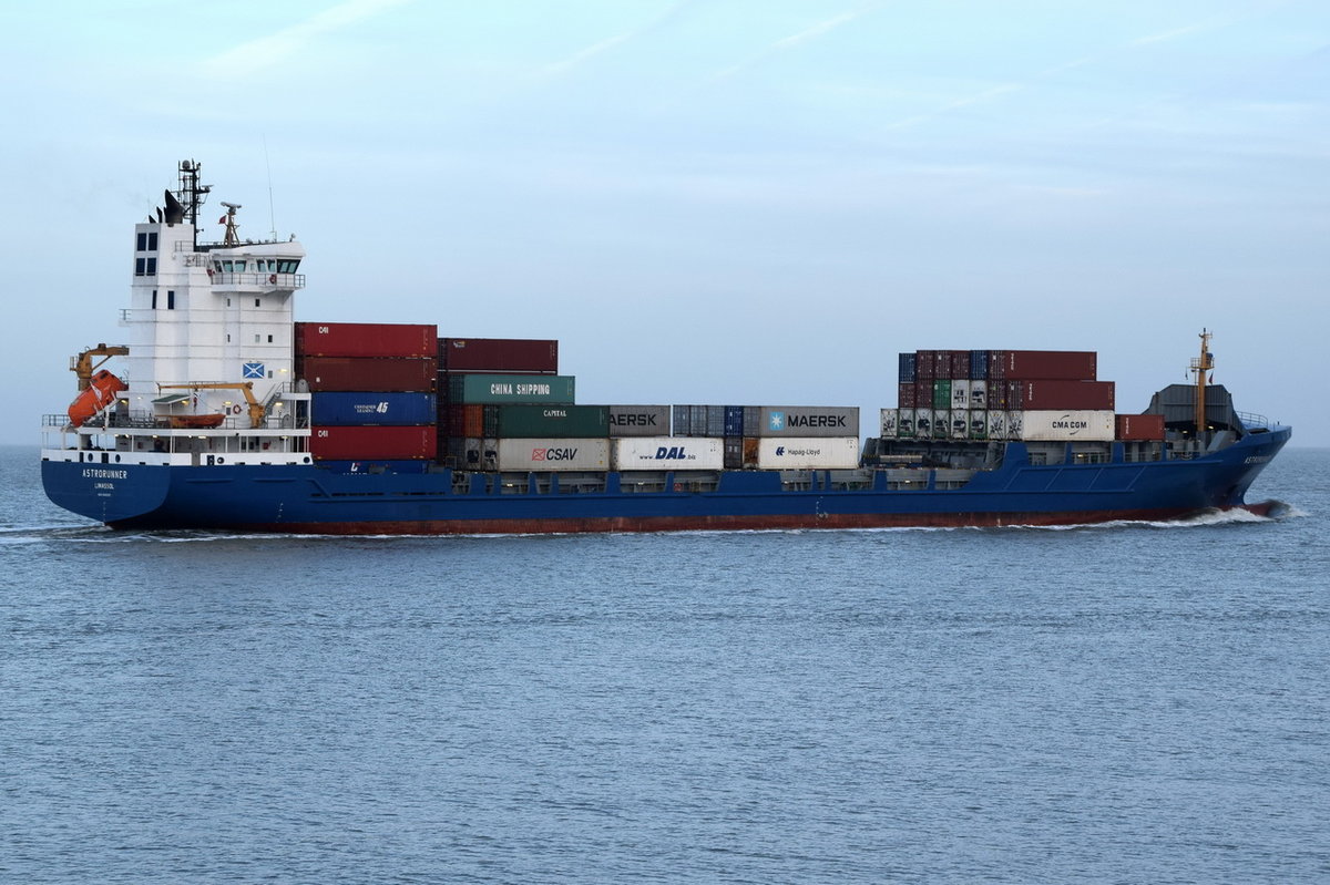 ASTRORUNNER , Feederschiff , IMO 9349227 , Baujahr 2007 , 809 TEU , 142,6 x 21m , 15.03.2017 Cuxhaven / Alte Lebe