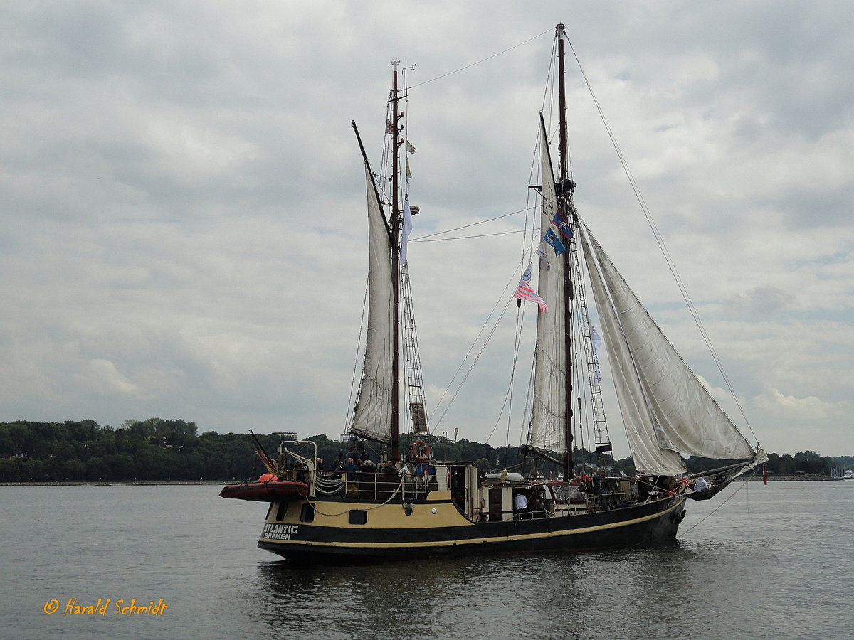 ATLANTIC am 19.6.2012, Kieler Förde /
Ex-Namen: VORWÄRTS, Dampfschraubenschlepper, Vereinigte-Bugsir-Dampfschiff-Gesellschaft, Hamburg - 1910 an August Borsinsky in Kiel, Frachtensegler in der Ostsee – 1952 BIOMARIS ATLANTIC; Seewassertanker /
Gaffelgetakelte Ketsch / BRT 162,7 / Lüa 29 m, B 5,1 m, Tg 3 m /1 Diesel, Deutz, 118 kW (160 PS), 8,5 kn / Segelfäche: 245 m² / gebaut 1871 bei Norddeutsche Schiffbau AG, Ellerbek, Kiel  / Heimathafen: Bremen-Vegesack /
