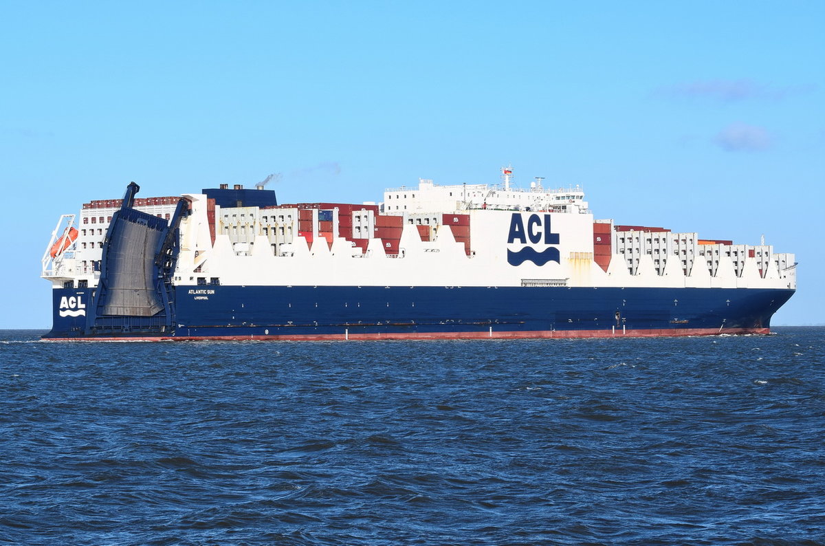 Atlantic Sun , Ro-Ro/Container Carrier , IMO 9670614 , Baujahr 2017 , 3817 TEU , 296 × 37.6m , 12,05.2019 , Cuxhaven 