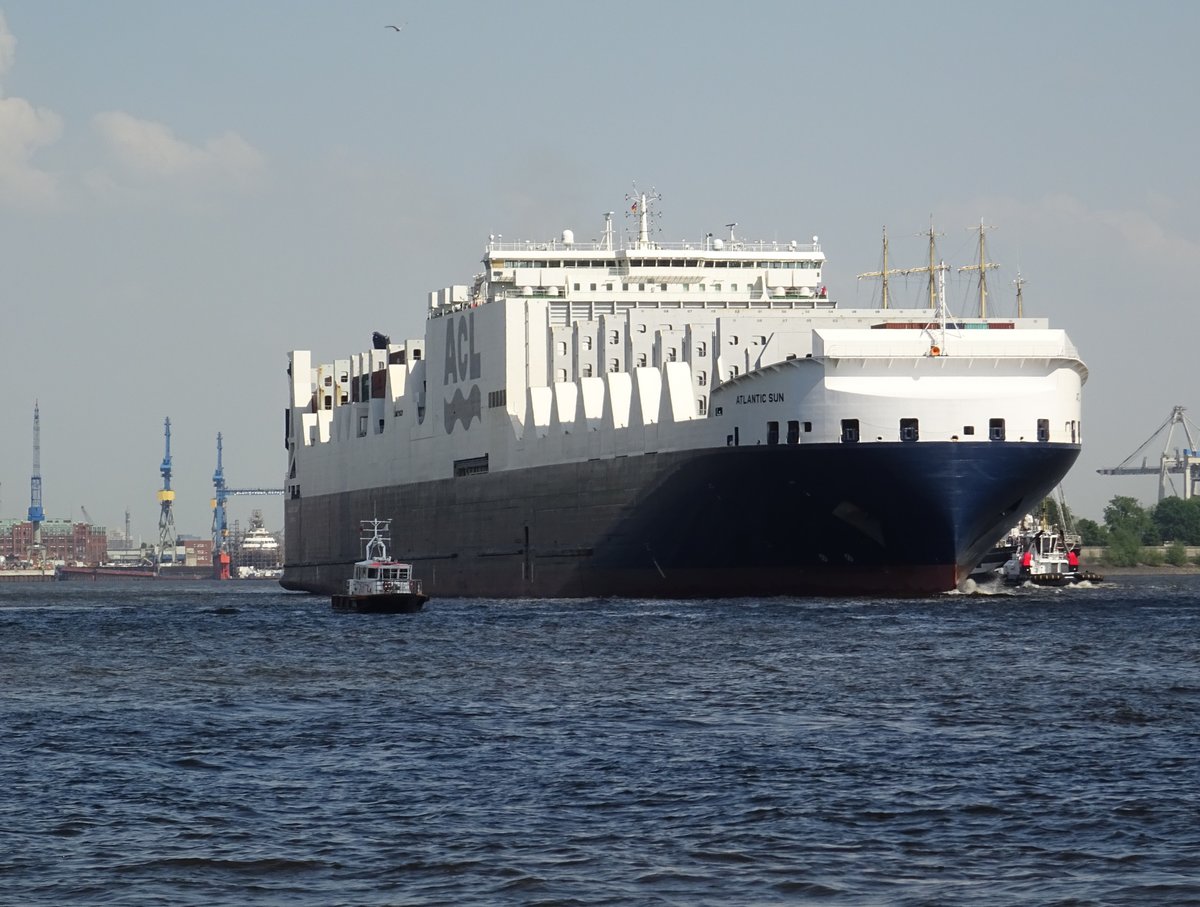 ATLANTIC SUN auslaufend Hamburg 09.05.18