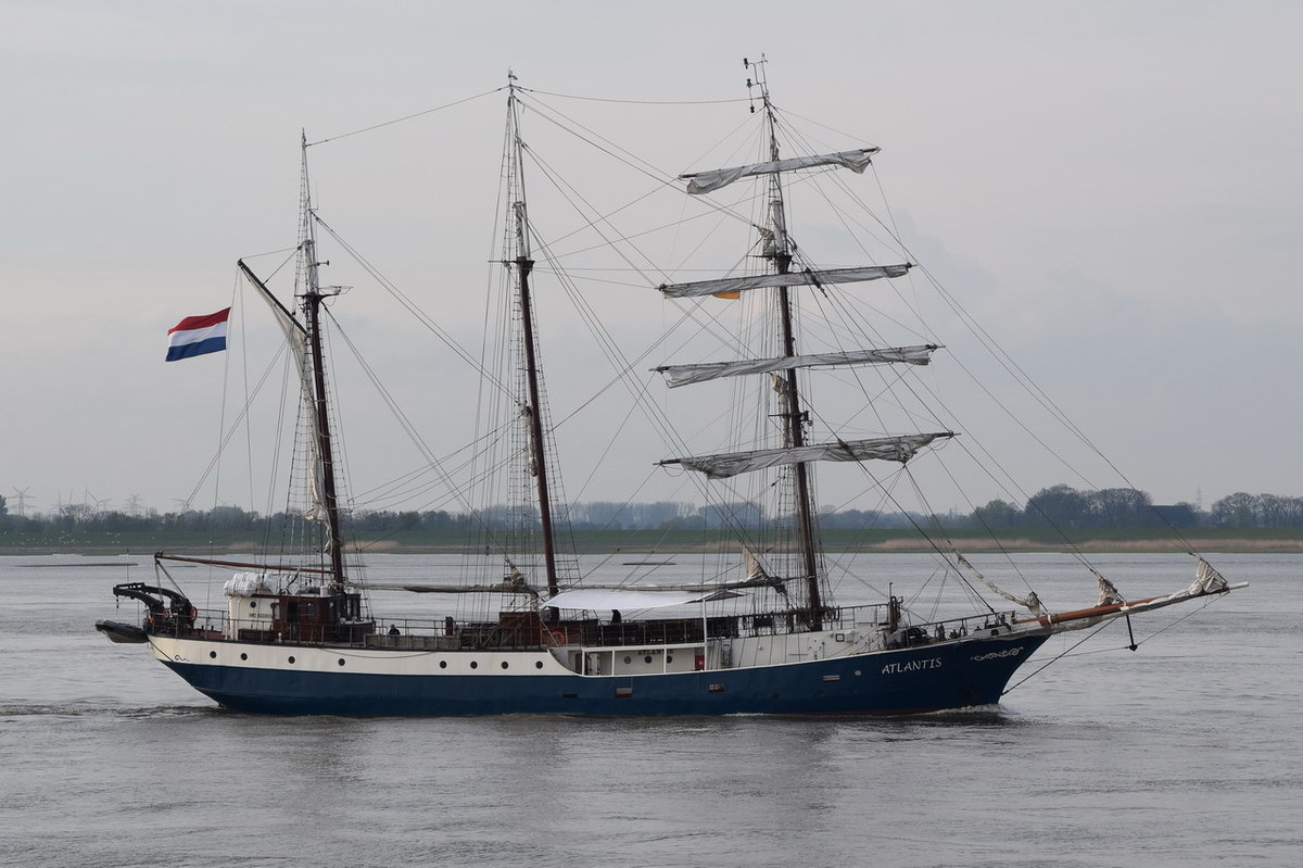 ATLANTIS , Segelschiff , Baujahr 1905 , Umbau 1985 , 57 x 7m , 140 Passagiere , 30.04.2016 Grünendeich