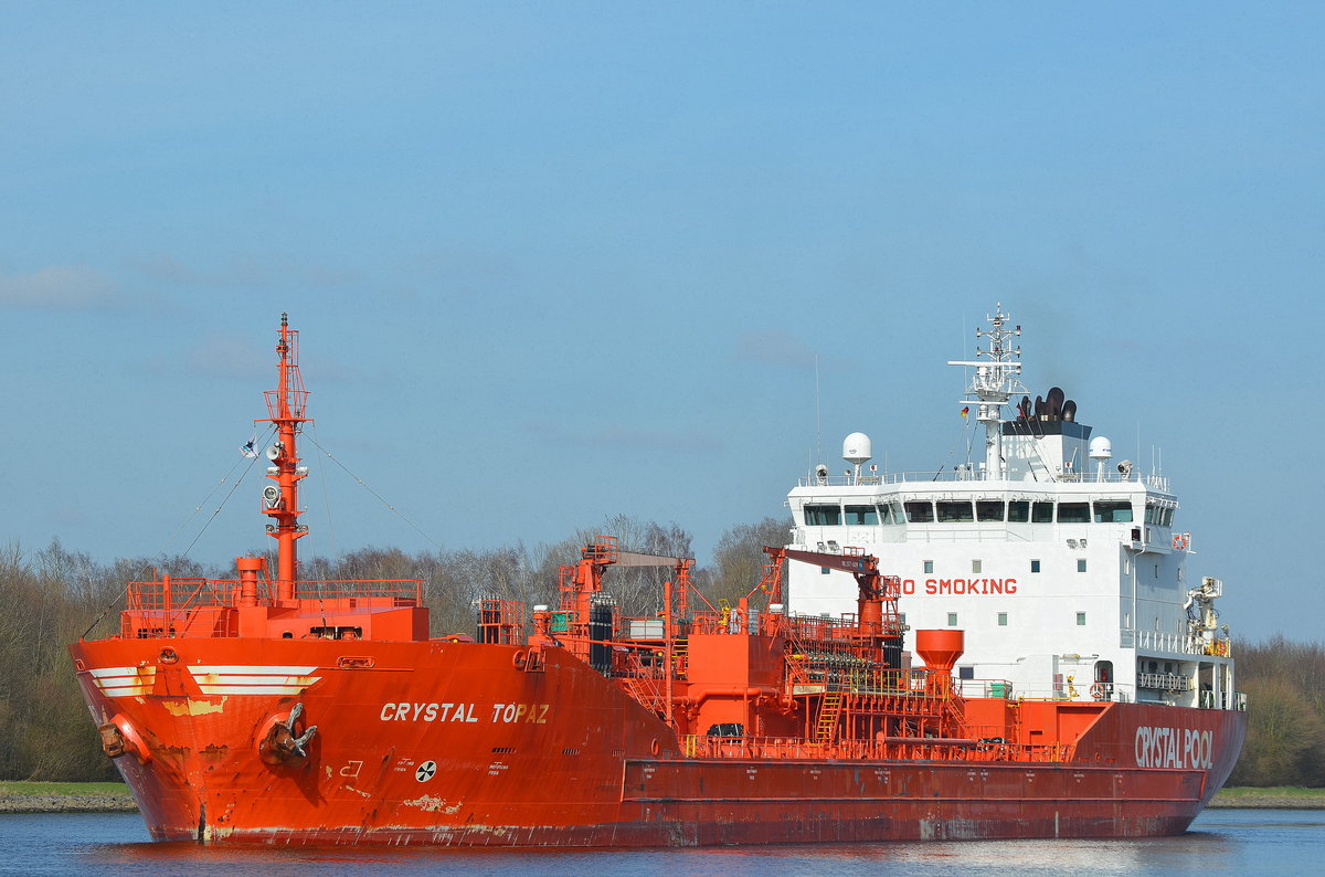 Auch mal wieder erwischt der Tanker Crystal Topaz IMO-Nummer:9327047 Flagge:Malta Länge:126.0m Breite:19.0m Baujahr:2006 Bauwerft:INP Heavy Industries,Ulsan Südkorea hier am 26.03.16 im Nord-Ostsee-Kanal an der Weiche Fischerhütte.