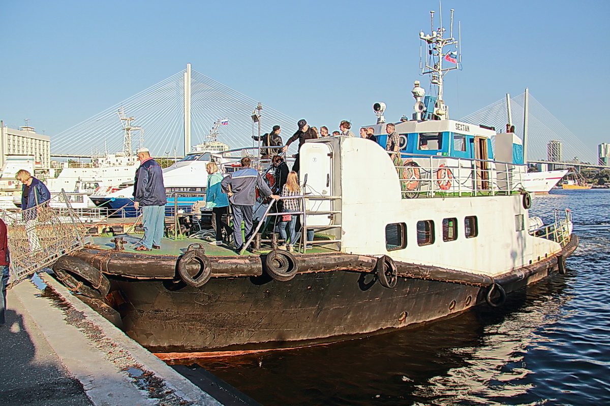 Auf dem Japanischen Meer bei Wladiwostok liegt am 22. September 2017 das Fahrgastschiff  Sextan 