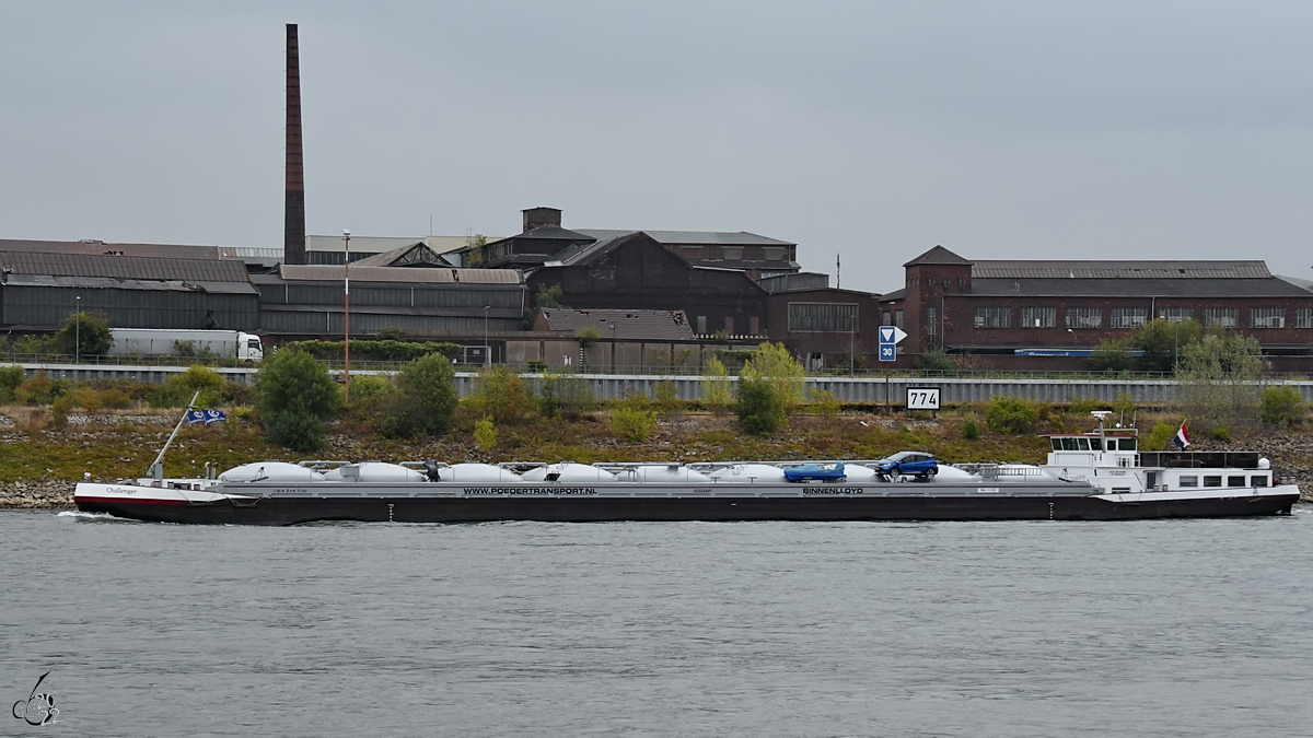 Auf dem Rhein bei Duisburg war Ende August 2022 der Pulvertanker CHALLANGER (ENI: 02332255) unterwegs.