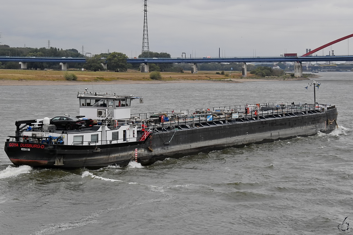 Auf dem Rhein bei Duisburg war das Tankmotorschiff GOYA (ENI: 02324166) unterwegs. (August 2022)