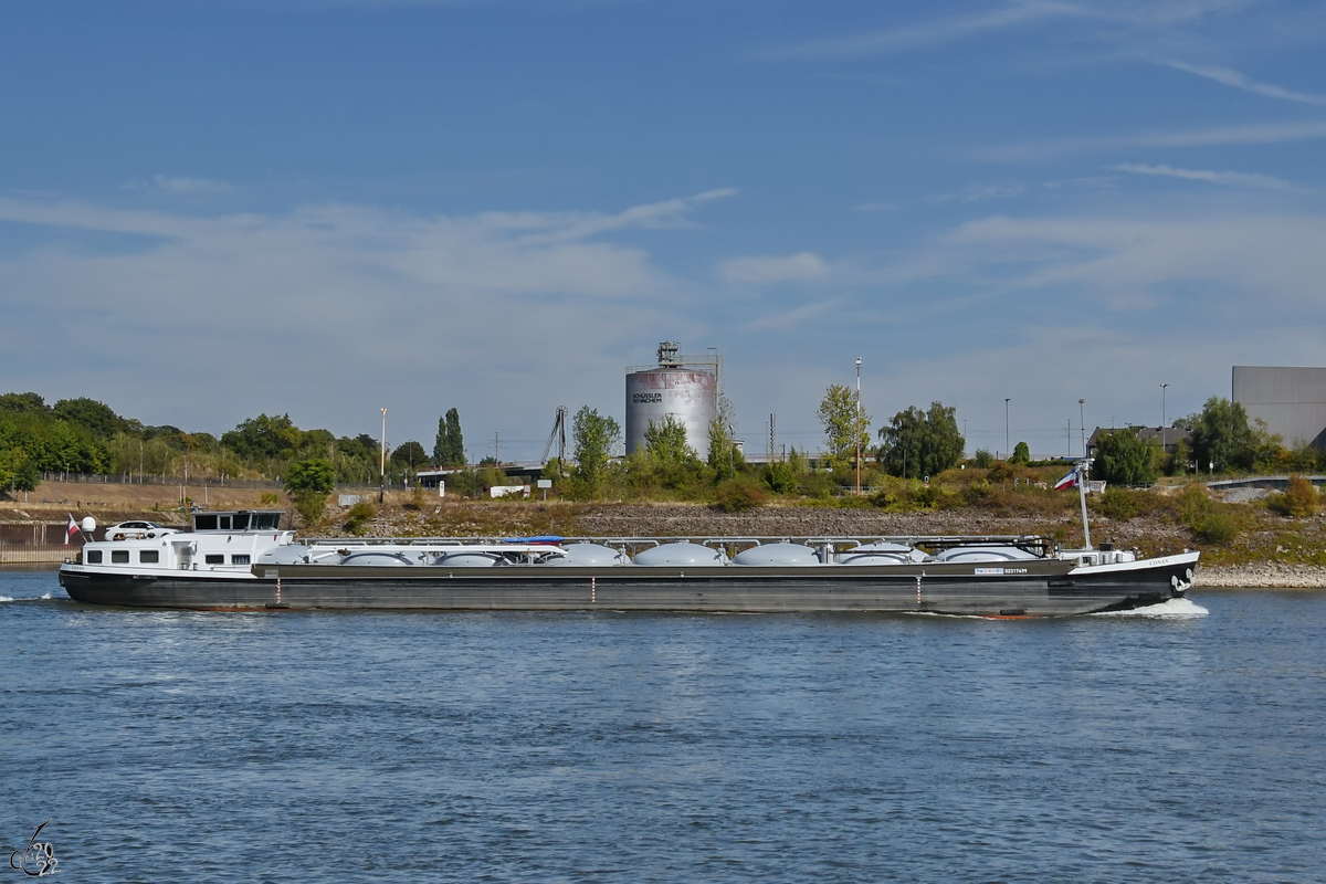 Auf dem Rhein bei Duisburg war Ende August 2022 der Pulvertanker CONAN (ENI: 02317499) unterwegs.