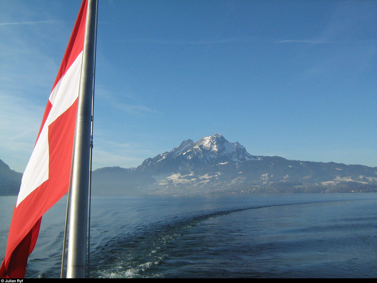 Auf dem Vierwaldstättersee. Im Hintergrund der Pilatus. 06.02.2011