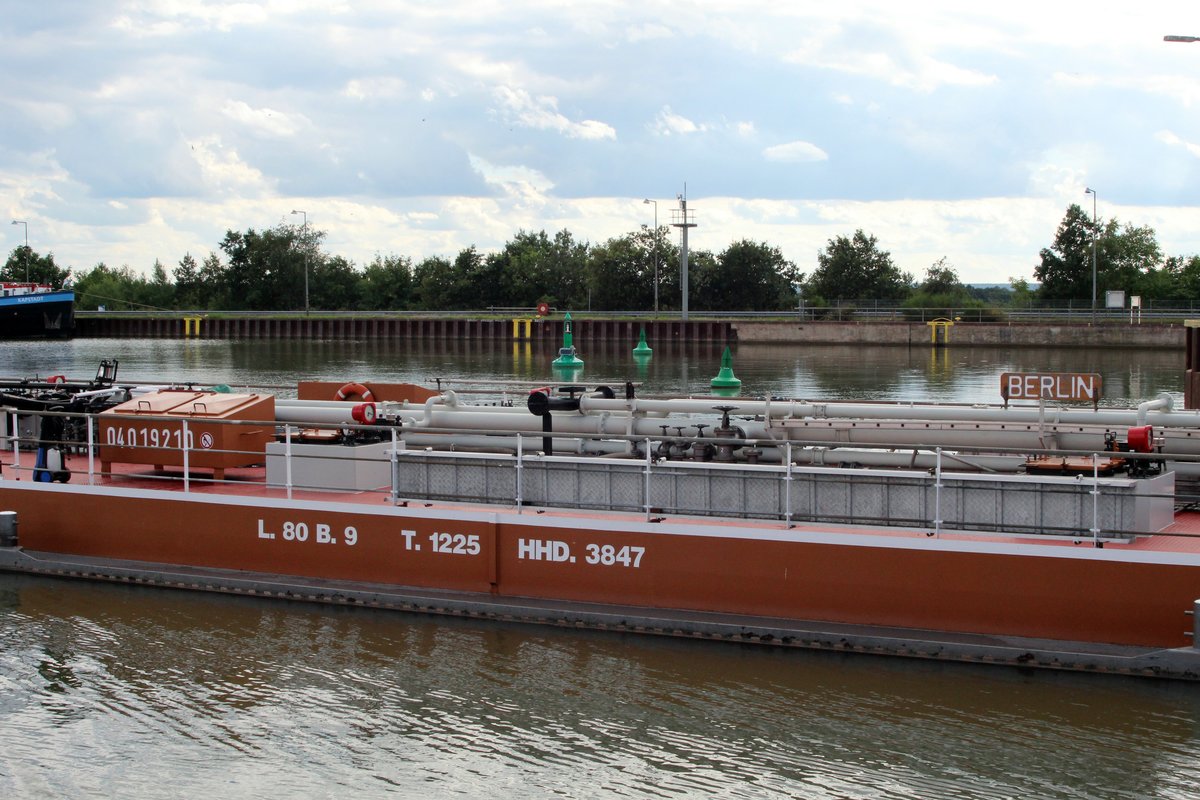 Auf diesem Bild sind die Registrierungsnummer , techn. Daten sowie der Registrierungsort am TMS DETTMER TANK 87 (04019210) am 19.07.2016 zu sehen. Das TMS ist  Der letzte Berliner  unter den TMS in der Dettmer-Flotte.