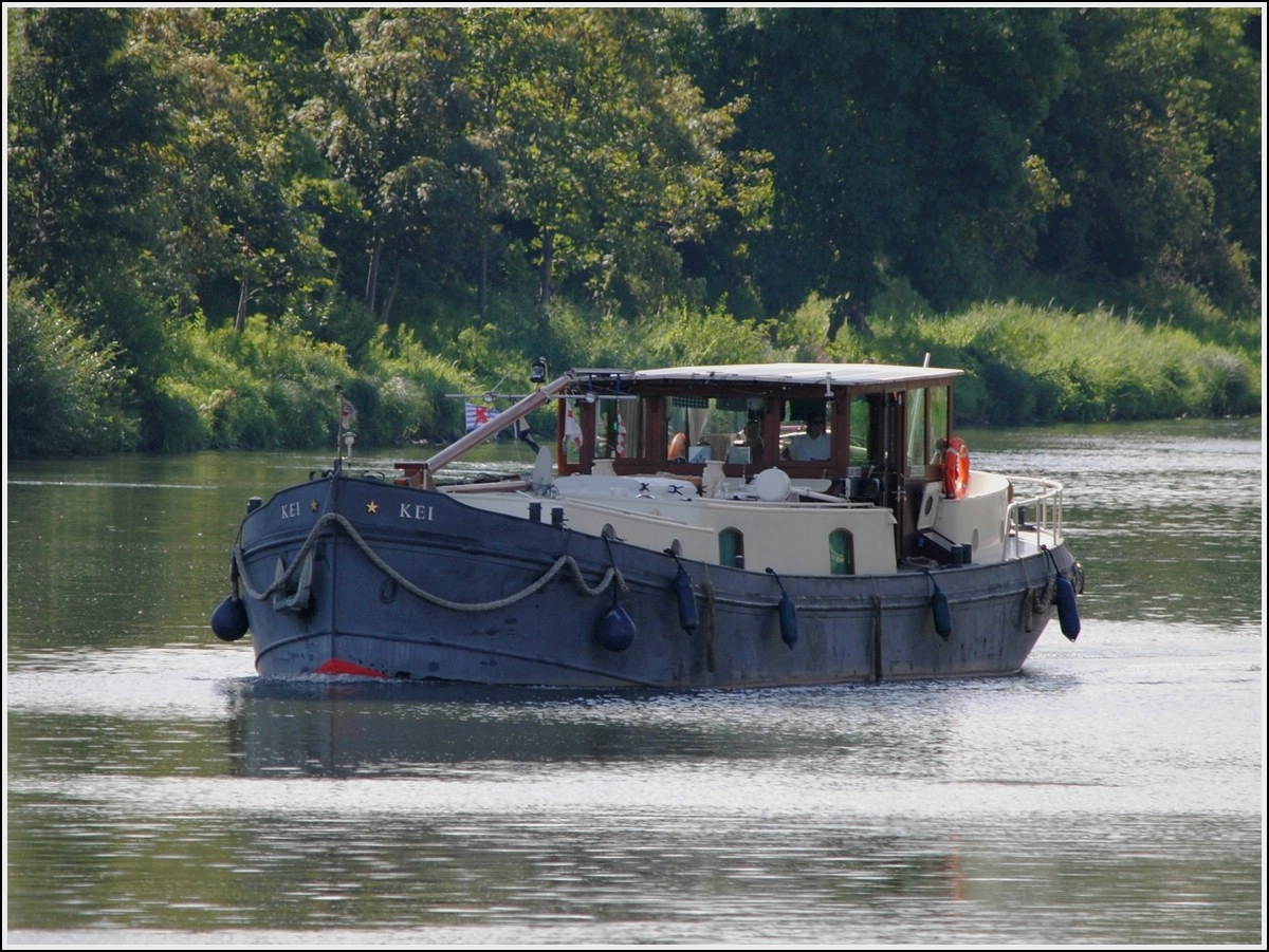 Auf der mosel nahe Grenmacher habe ich dieses Hausboot  KEI  am 21.08.2013 aufgenommen.