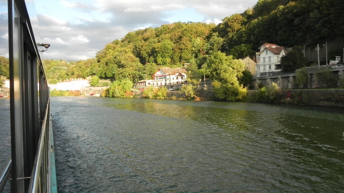 Auf der Saone am 14.10.23. Die Saône ist ein Fluss im Osten Frankreichs. Sie mündet nach rund 473 Kilometern in die Rhône. Ihr Verlauf wird in Obere, Kleine und Große Saône eingeteilt.