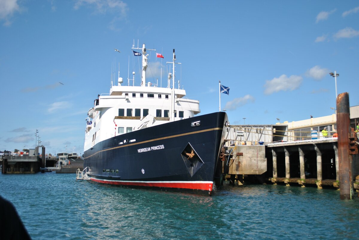 aufgenommen am 04.09.2011. Die  Hebridean Prinzess IMO 640951 auf der Insel Guernsey.MV Hebridean Princess ist ein Kreuzfahrtschiff, das von Hebridean Island Cruises betrieben wird. Sie begann ihr Leben als MacBrayne-Autofähre.