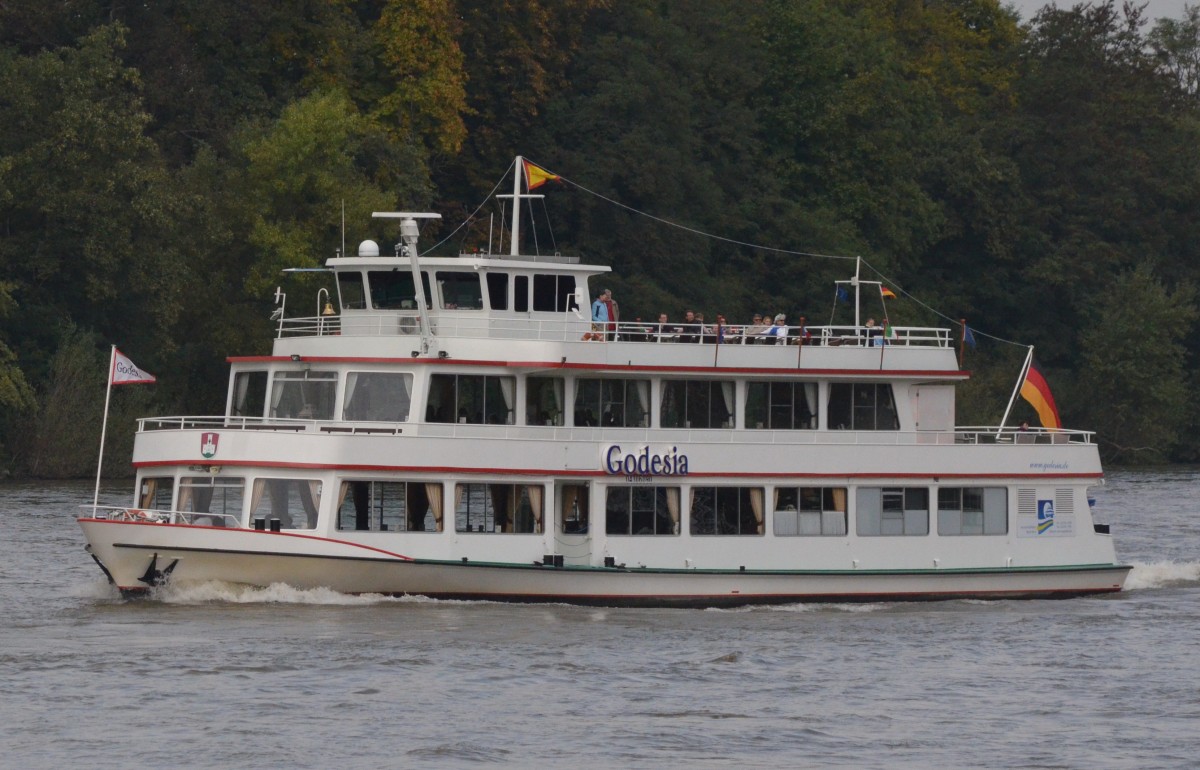Ausflugs-Fahrgastschiff, ,,Godesia “, am Rolandseck auf dem Rhein am 22.09.2013 gesehen,