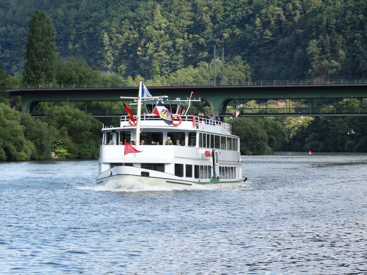 Ausflugs Schiff mit dem Namen Merian am 10.09.15 in Neckargemünd 