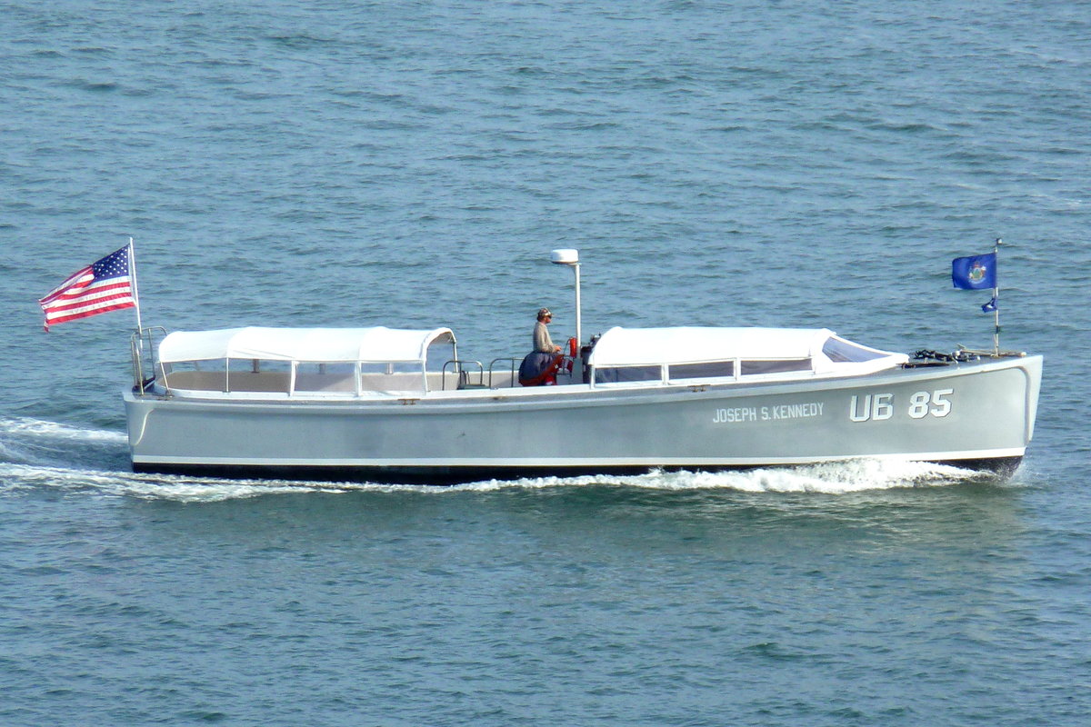 Ausflugsboot 'Josef S. Kennedy' von der Portland Harbor Fleet. War ehemals ein sog. Utility Boat auf dem US-Flugzeugträger 'Theodore Roosevelt' mit der Kennung UB85. Aufnahmedatum: 28.09.2018.