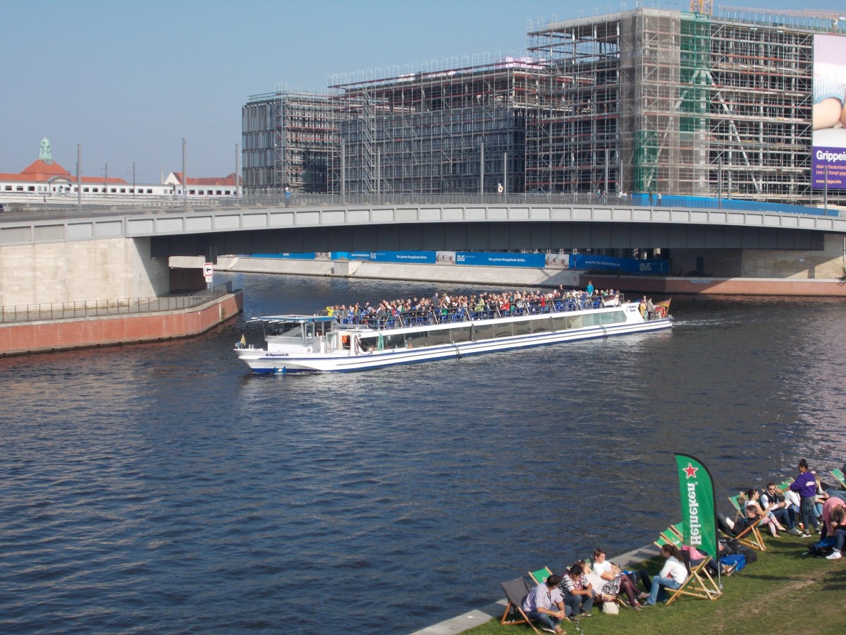 Ausflugsschiff  KÖPENICK ,am 05.Oktober 2014,unterwegs auf der Spree in Berlin.