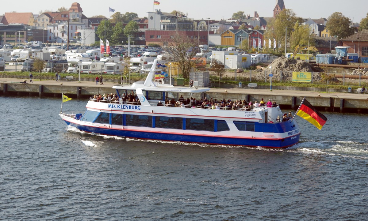 Ausflugsschiff MS Mecklenburg am 04.10.14 in Rostock. 