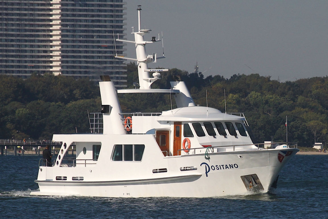 Ausflugsschiff POSITANO (MMSI 211173280); Datum: 30.09.2026; Aufnahmeort: Ostsee/Niendorf, Deutschland.