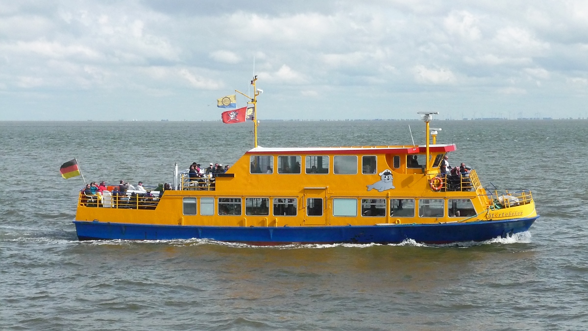 Ausflugsschiff  Störtebeker  vor Cuxhaven, 10.9.2015