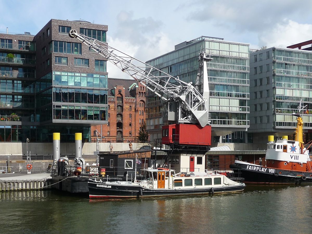 Ausflusgsschiff  Süderelbe  im Sandtorhafen in Hamburg, 8.9.15