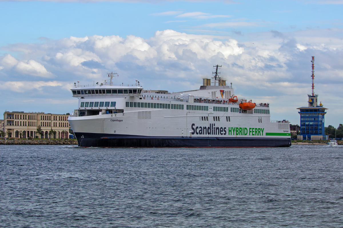 Auslaufende Scandlines Fähre COPENHAGEN in Warnemünde. - 13.08.2017