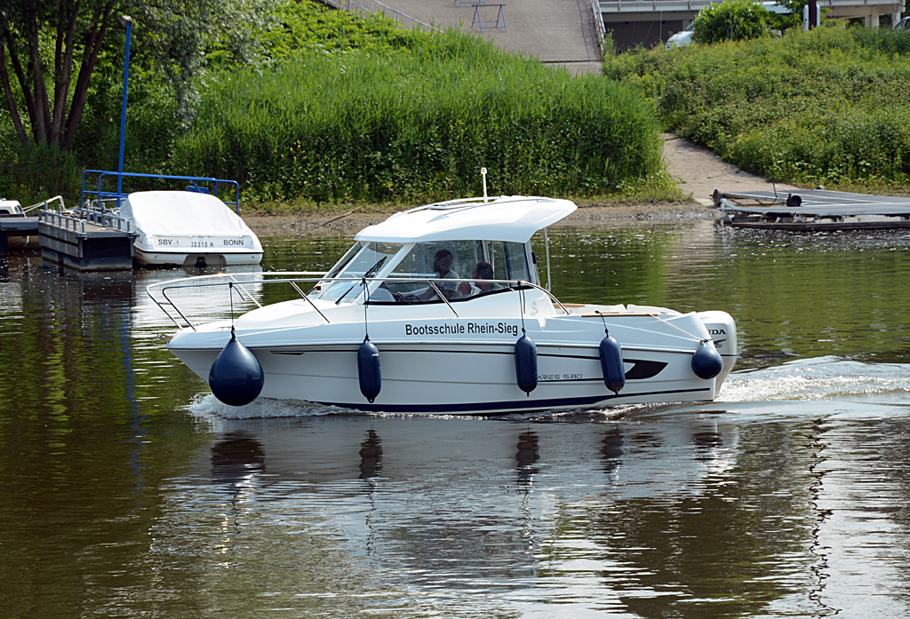 Autares 5-80 der  Bootsschule Rhein-Sieg  im Yachthafen von Bad-Honnef -03.06.2014