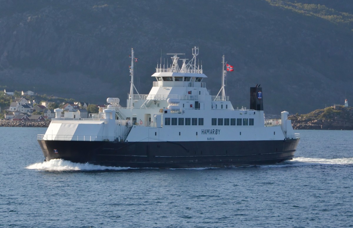 Auto-Fähre HAMARØY, verkehrt zwischen Bognes und Lødingen. Am 29.06.2014 beobachtet.