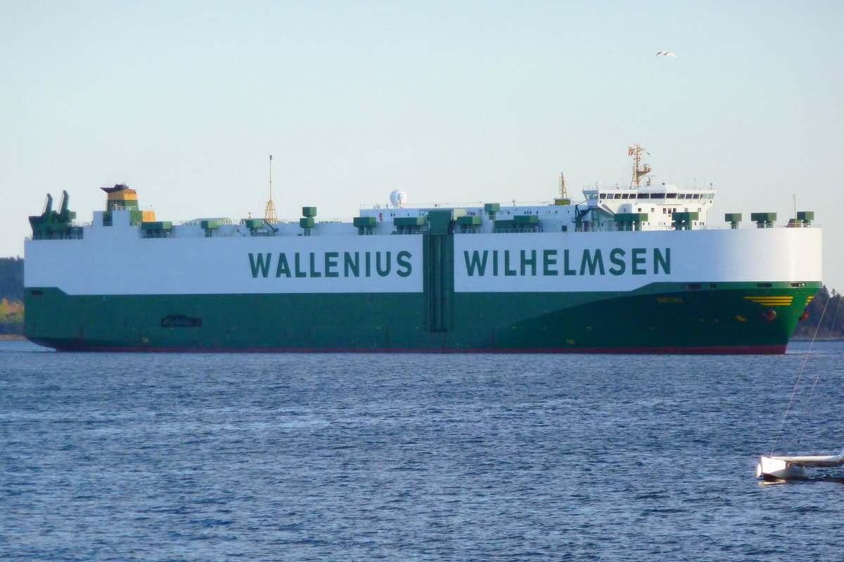 Autofrachter 'Undine' (IMO: 9240160) von Wallenius Wilhelmsen läuft in den Hafen von Halifax ein. Aufnahmedatum: 29.09.2018.