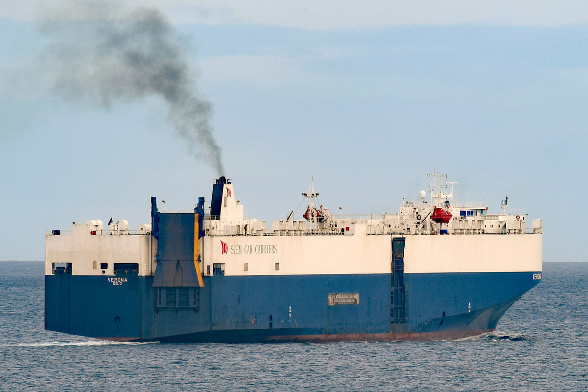 Autofrachter VERONA am 11.2.2017 im Atlantik vor Santa Cruz de Tenerife.  IMO: 9190858, MMSI: 258649000, Länge 176 m, Baujahr 2000 