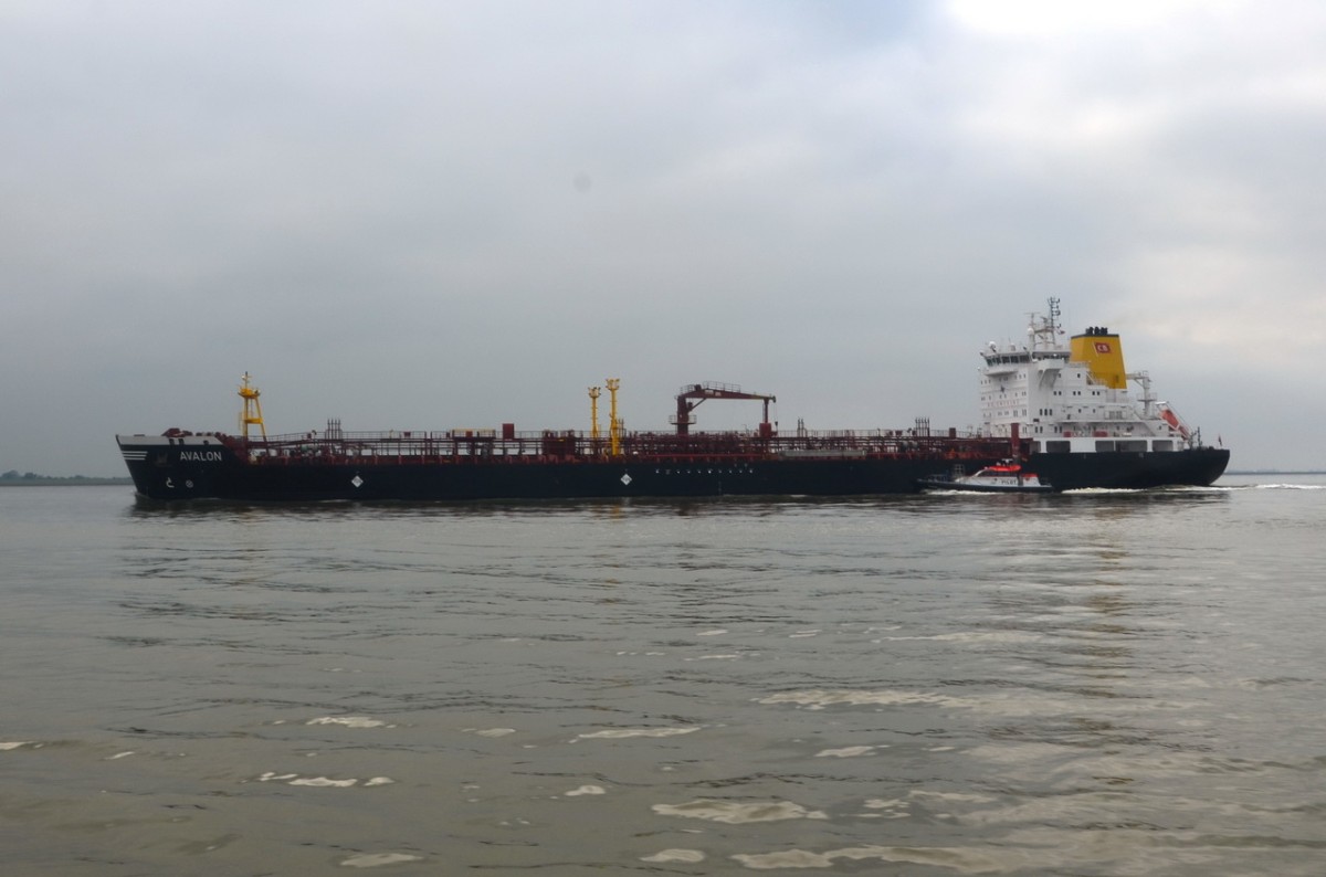 AVALON , Tanker , IMO 9327097 , Baujahr 2005 , 168 x 26.50 m , Bremerhaven  19.10.2015
