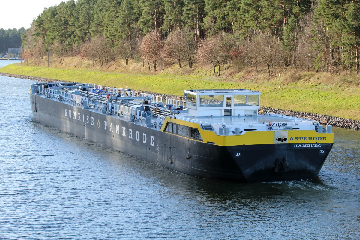 Backbord u. Heckansicht TMS Asterode (04810890) am 07.01.2014 im Elbe-Havel-Kanal (EHK) zu Tal vor dem Abbiegen zur Schleuse Niegripp.