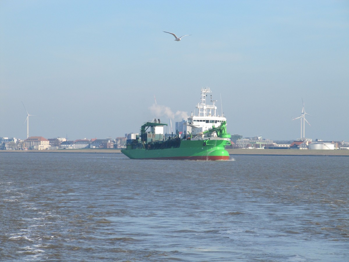 Bagger  MS Pallieter  am 18.02.2015 auf der Weser vor Bremerhaven.