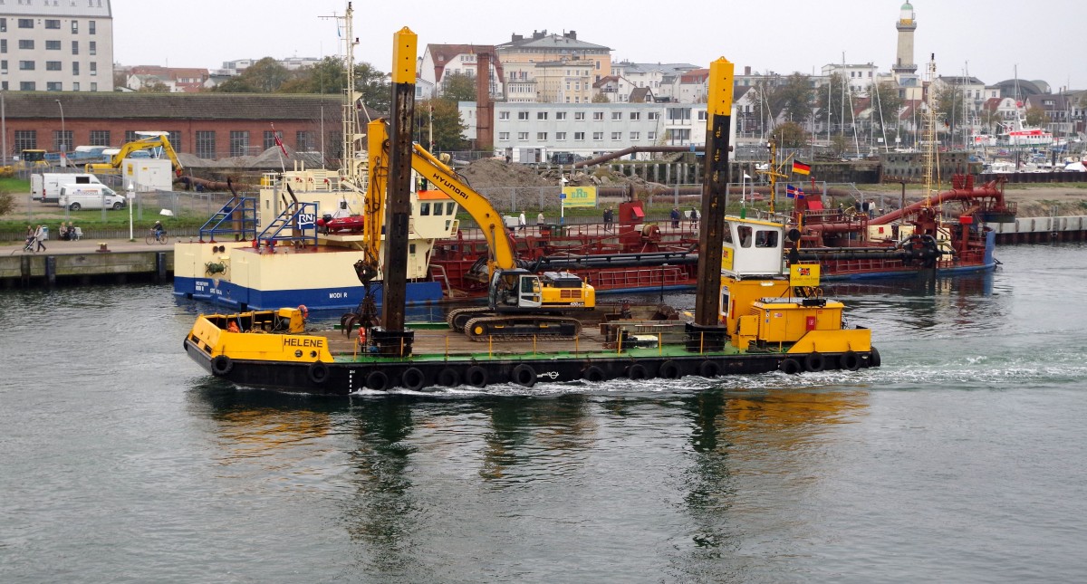 Baggerschiff  Helene  am 17.10.14 in Rostock Seekanal