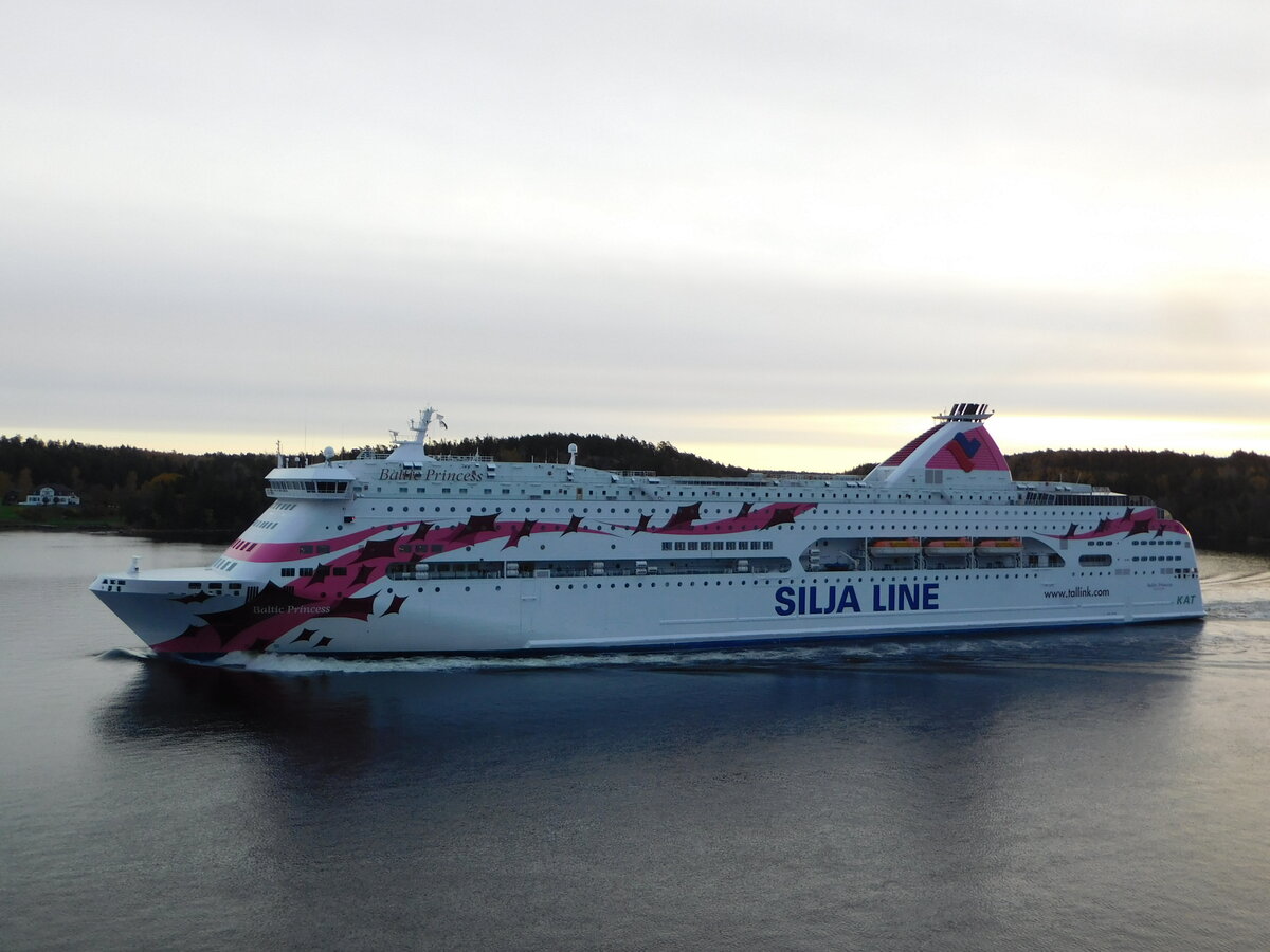 BALTIC PRINCESS; Silja Line; Stockholmer Schären am 19.10.21, gesehen von Bord der Gabriella