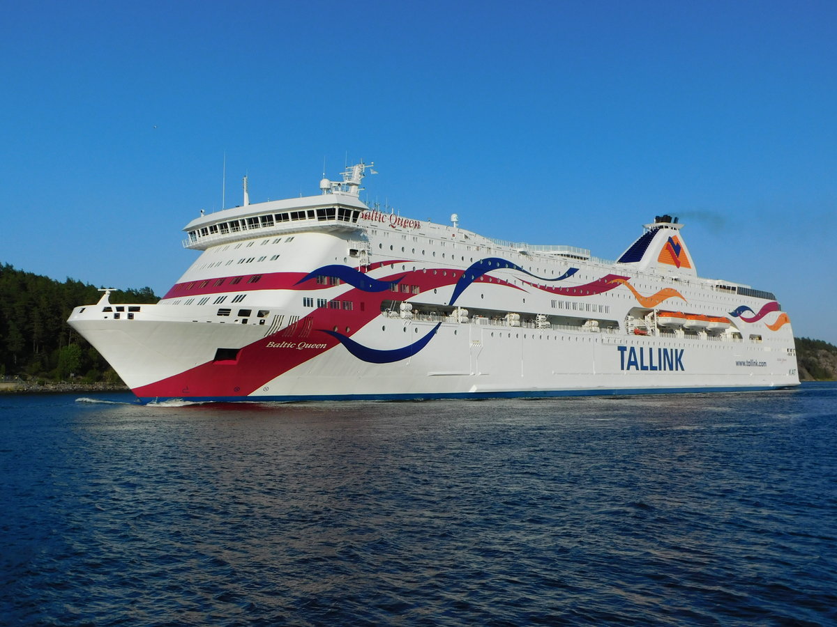 Baltic Queen von Tallink in den Stockholmer Schären auf dem Weg nach Tallinn, am 01.08.2019 - 2 Tage zuvor waren wir selbst an Bord. 