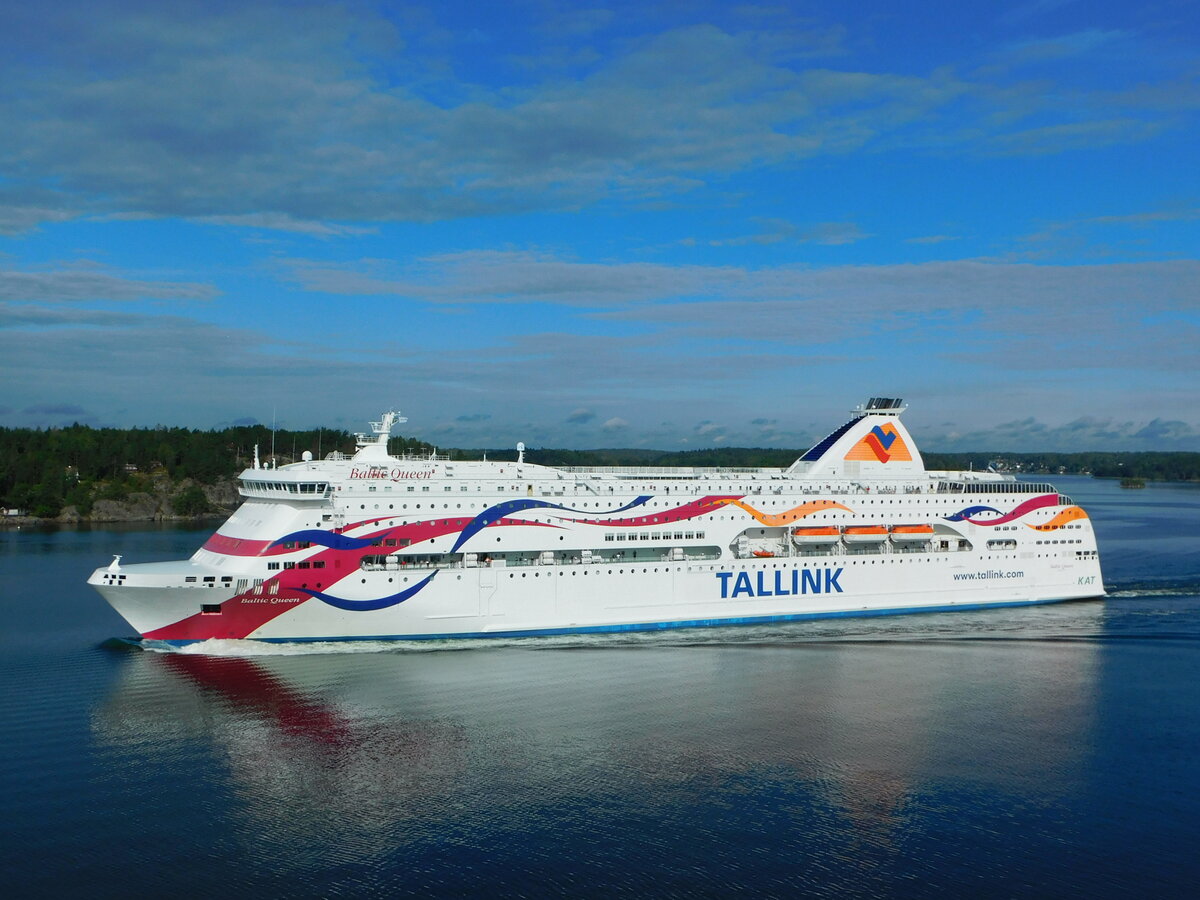 BALTIC QUEEN, Tallink, Stockholmer Schären am 09.08.21, gesehen von Bord der V. Grace