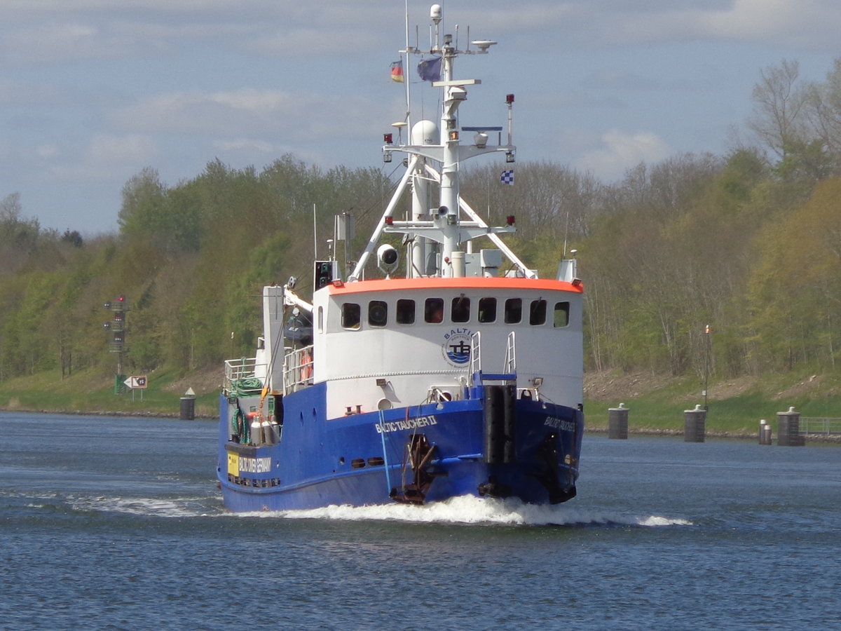 BALTIC  TAUCHER  II - IMO= 9096387 - 1978 in Norwegen gebaut - 29m x 7m -
am 08.05.2017 in der Kanalweiche Gr. Königsförde 