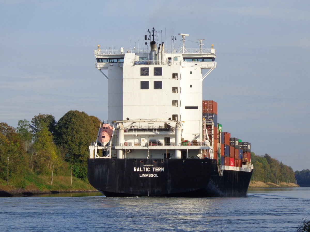 BALTIC TERN - IMO= 9313199 - Bj.= 2005 bei Meyer in Papenburg -15952 To- 1600 TEU.
am 23.09.2017 in Kl.Königsförde am Nord-Ostsee-Kanal (NOK)