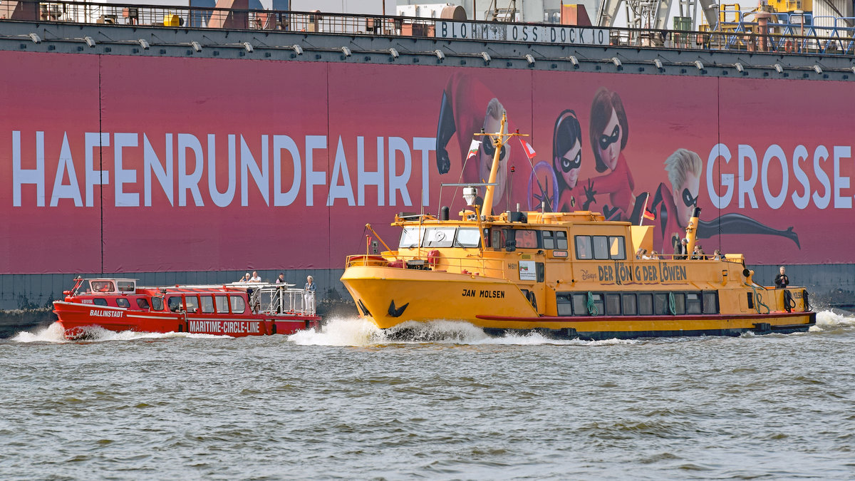 Barkasse BALLINSTADT und Personenfähre JAN MOLSEN am 3.9.2018 im Hafen von Hamburg