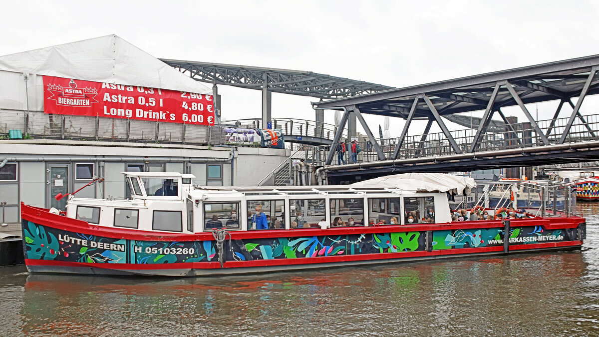 Barkasse LÜTTE DEERN am 21.09.2021 im Hafen von Hamburg