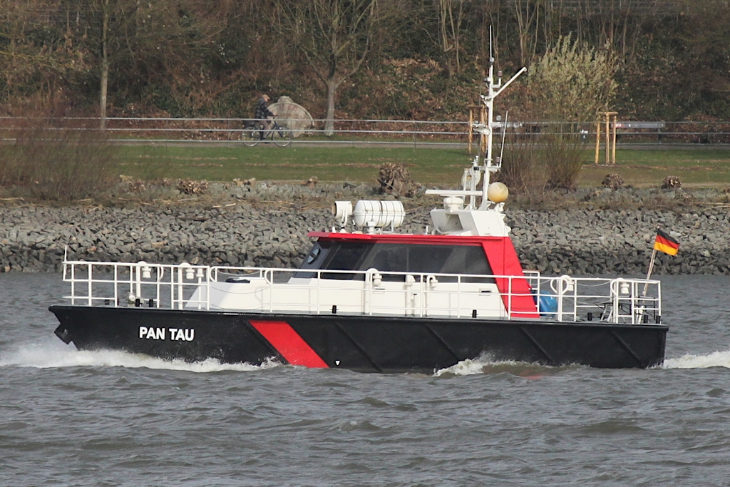 Barkasse PAN TAU (ENI/MMSI unbekannt); Eigner/Betreiber: unbekannt; Datum: 12.03.2026; Aufnahmeort: Elbe/Hafen Hamburg, Deutschland.