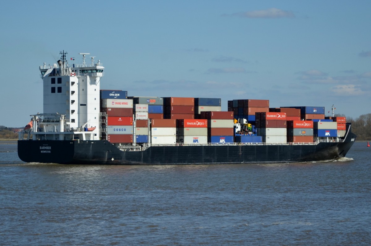 BARMBEK Feederschiff  IMO 9313228  , Baujahr 2005 , Lühe 06.04.2015 , 169 x 27m  , TEU 1638

