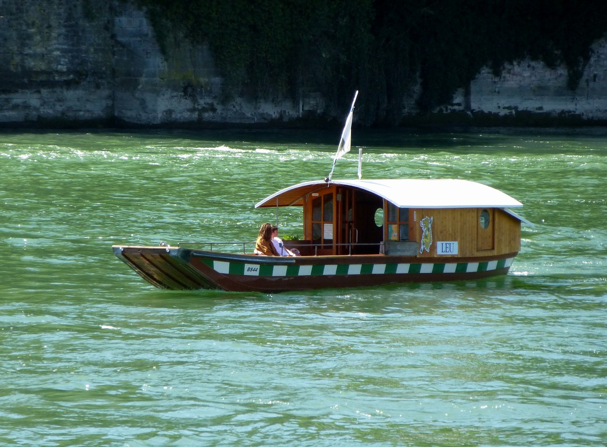 Basel, Mnsterfhre  Leu  berquert den Rhein am Gierseil, April 2015