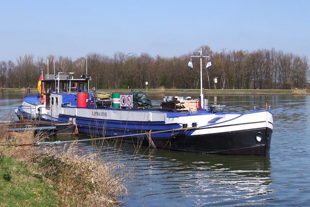 BB Elbetank II (ENI:04025320)Baujahr 1926 Tonnage:95 t das Bunkerboot am 29.03.2019 in Datteln an seinem Liegeplatz.