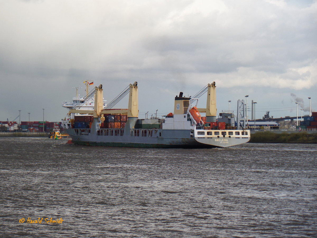 BBC LENA (IMO 9147693) am 28.4.2016, Hamburg einlaufend, Elbe, bei der Einfahrt in den Köhlbrand /
Ex-Name: LENA bis 01.2015 / 
Mehrzweckfrachter / BRZ 8.388 / Lüa 151,65 m, B 20,4 m, Tg 7,85 m / 1 Diesel, MAN B&W 9L48/60, 9.450 kW (12.850 PS), 19,5 kn / gebaut 1998 bei Sietas, HH-Neuenfelde, Typ 161 / /
