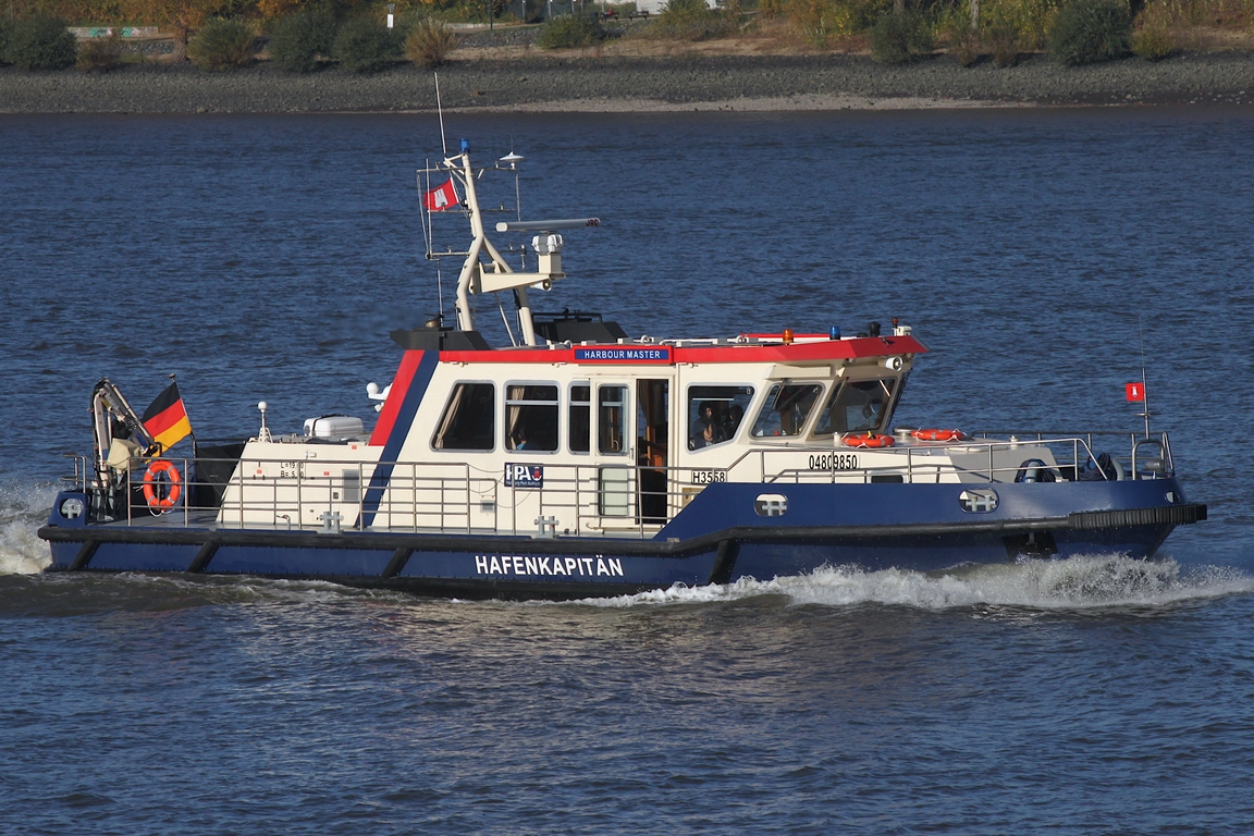 Behördenschiff HAFENKAPITÄN (ENI 04809850); Eigner/Betreiber: HPA; Datum: 06.11.2025; Aufnahmeort: Elbe/Hafen Hamburg, Deutschland. 