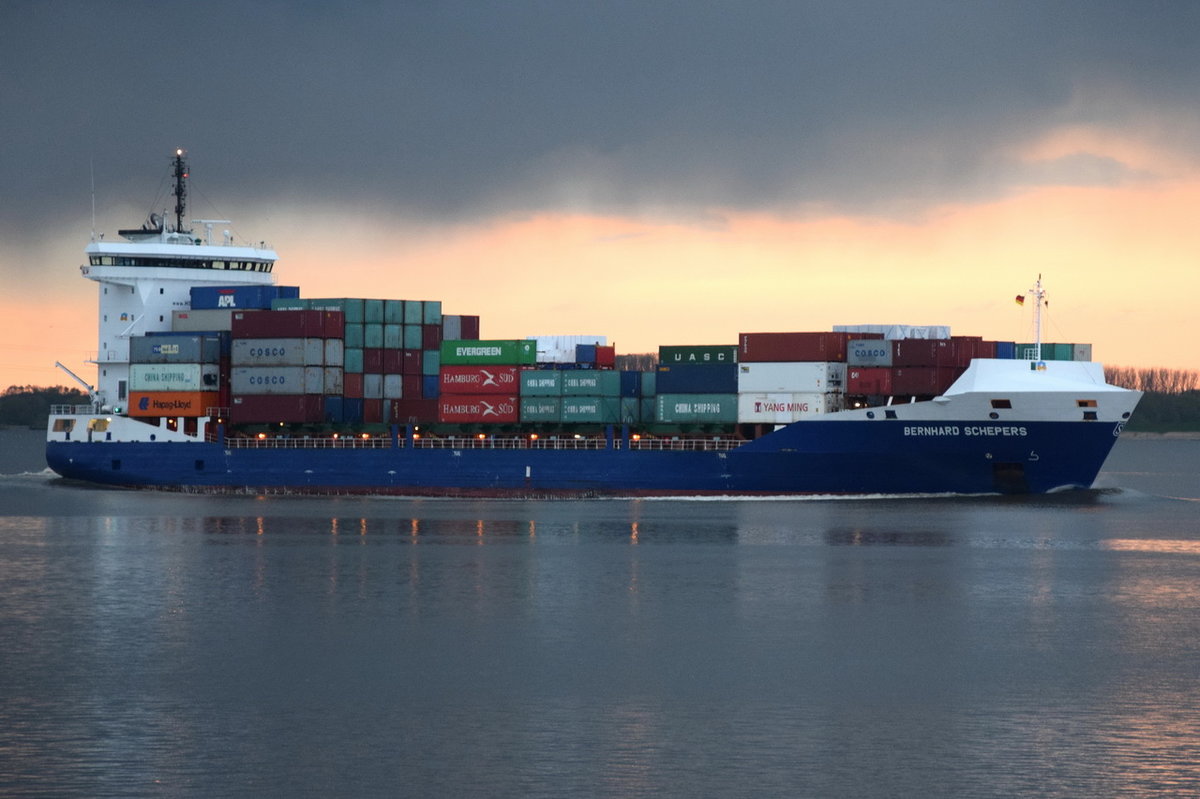 BERNHARD SCHEPERS , Feederschiff , IMO 9492505 , Baujahr 2011 , 1036 TEU , 152 x 23m , 28.04.2016 Grünendeich