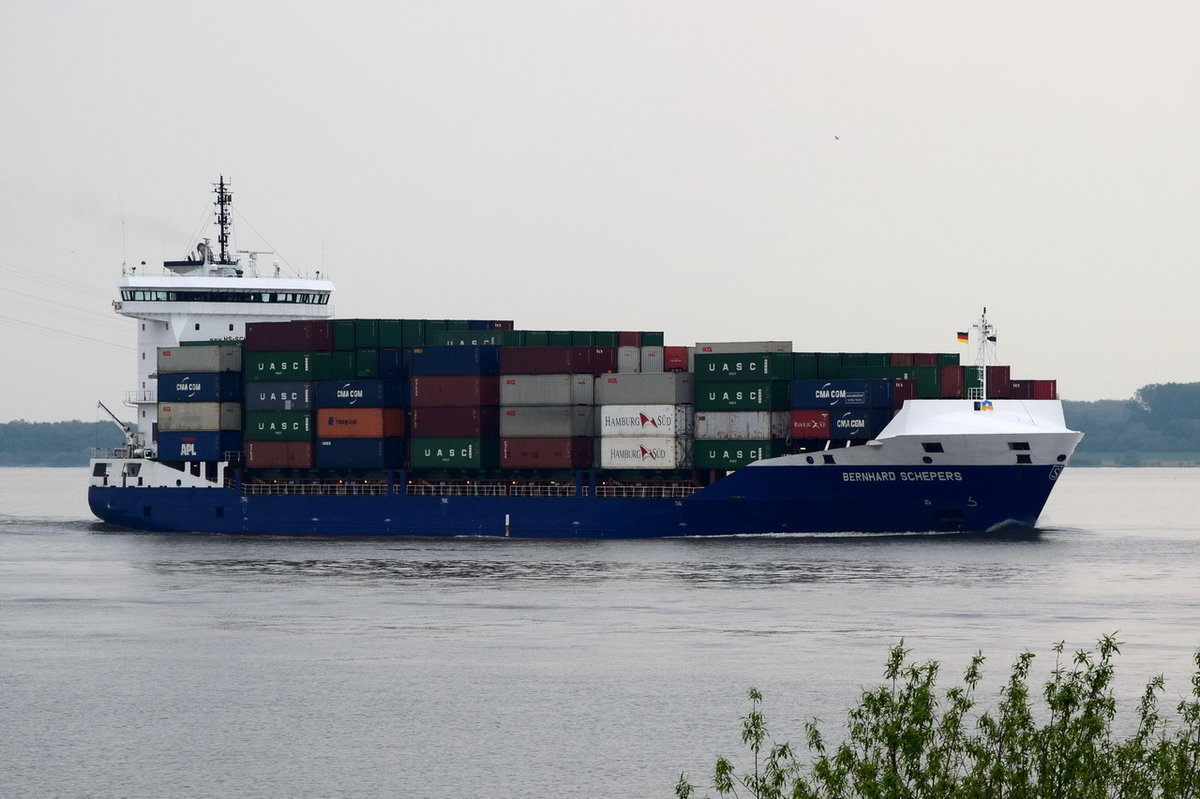 BERNHARD SCHEPERS , Feederschiff , IMO 9492505 , Baujahr 2011 , 1036 TEU , 12.05.2017  Grünendeich
    