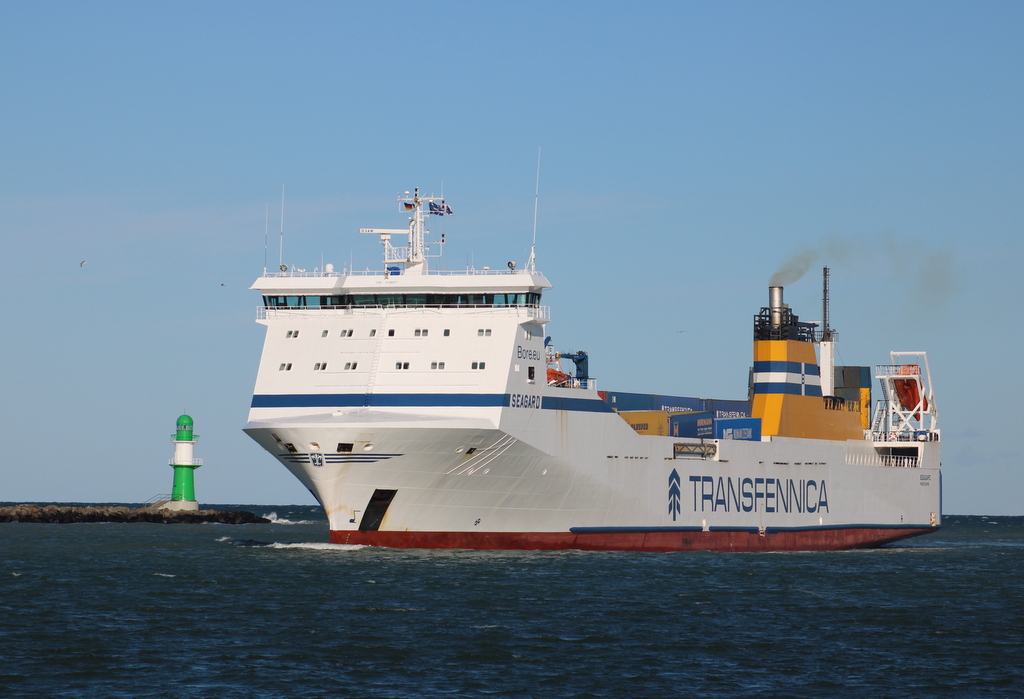 Bestes Wetter herrschte am Vormittag des 05.03.2023 als die Segard der finnischen Reederei Transfennica auf dem Seeweg von Kotka nach Lübeck via Rostock in Warnemünde einlief. 