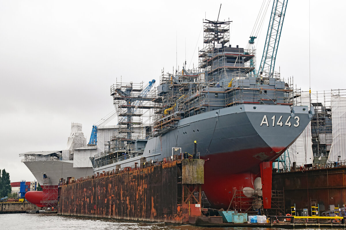 Betriebsstofftanker A 1443 RHÖN am 16.09.2021 im Hafen von Hamburg